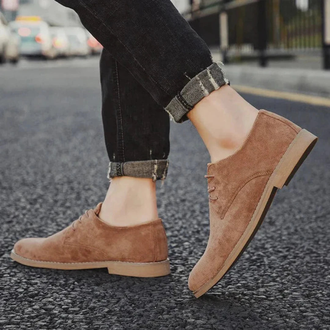 Sapato Casual em Couro Camurça - Minks British Style - Dom Conrado