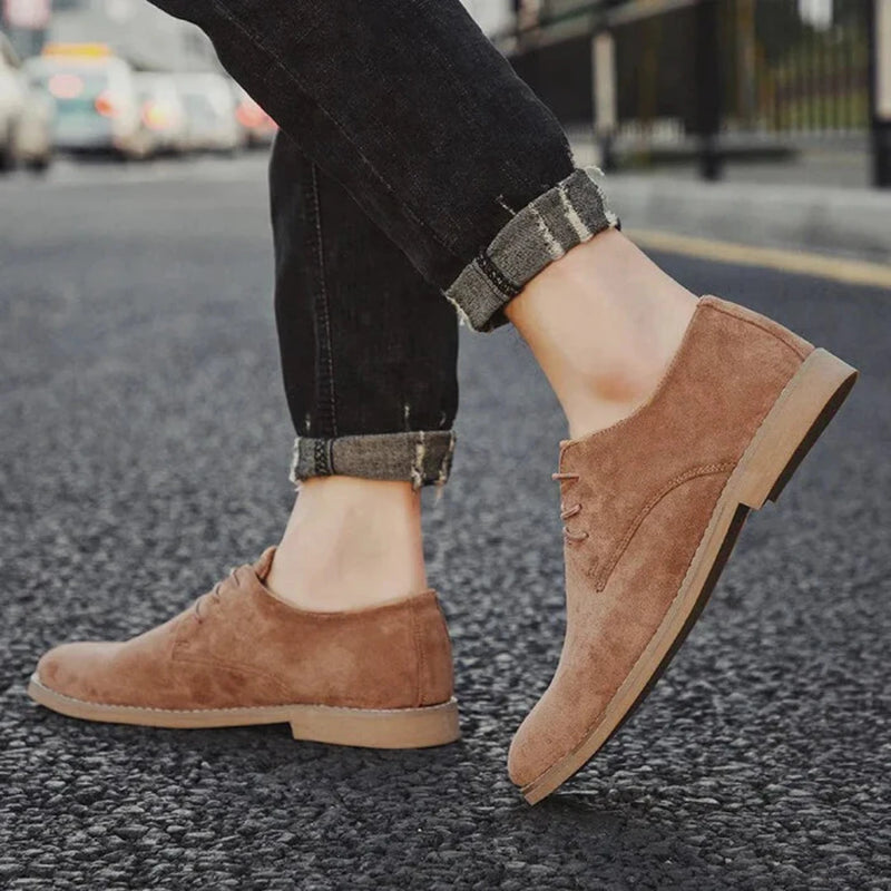 Sapato Casual em Couro Camurça - Minks British Style - Dom Conrado
